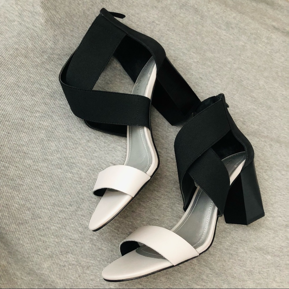 NEW Tahari block heels